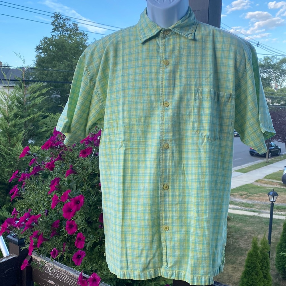 MBX Men’s medium short sleeve button down with collar